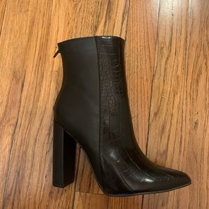 Lulus women’s black boots size 7